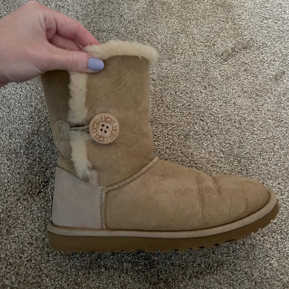 UGG - Classic Bailey Boots w/ Buttons